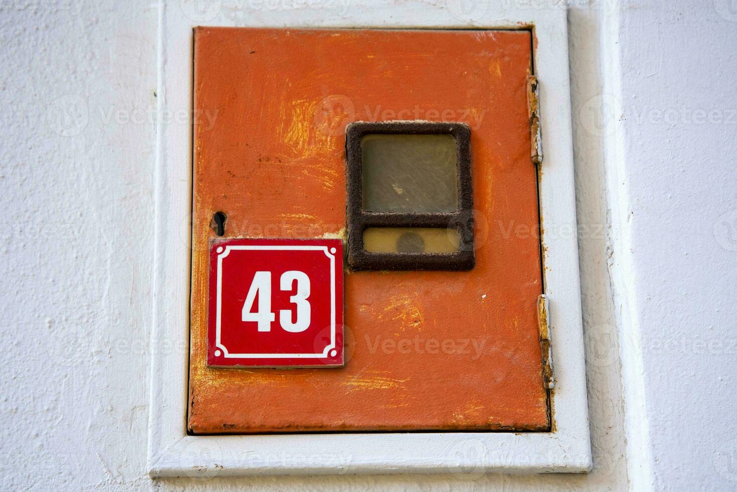 A red house number plate showing the number 43. photo