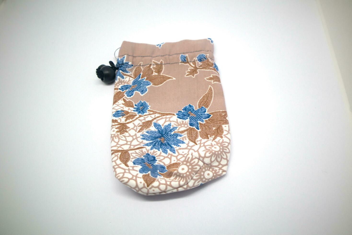wallet with plant and batik motifs photo