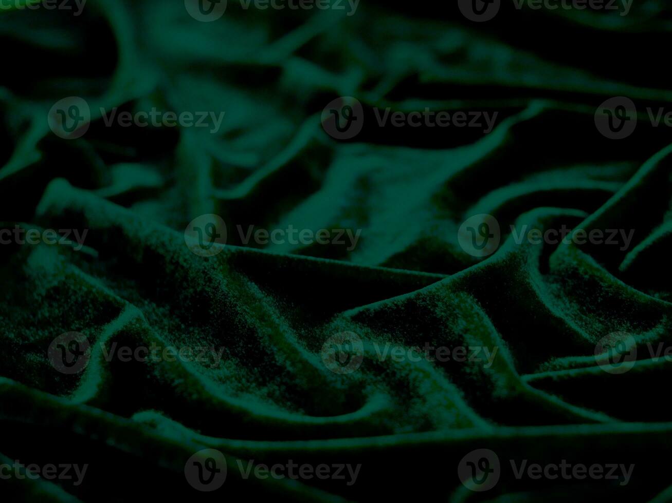 textura de tela de terciopelo verde utilizada como fondo. fondo de tela verde vacío de material textil suave y liso. hay espacio para el texto. foto