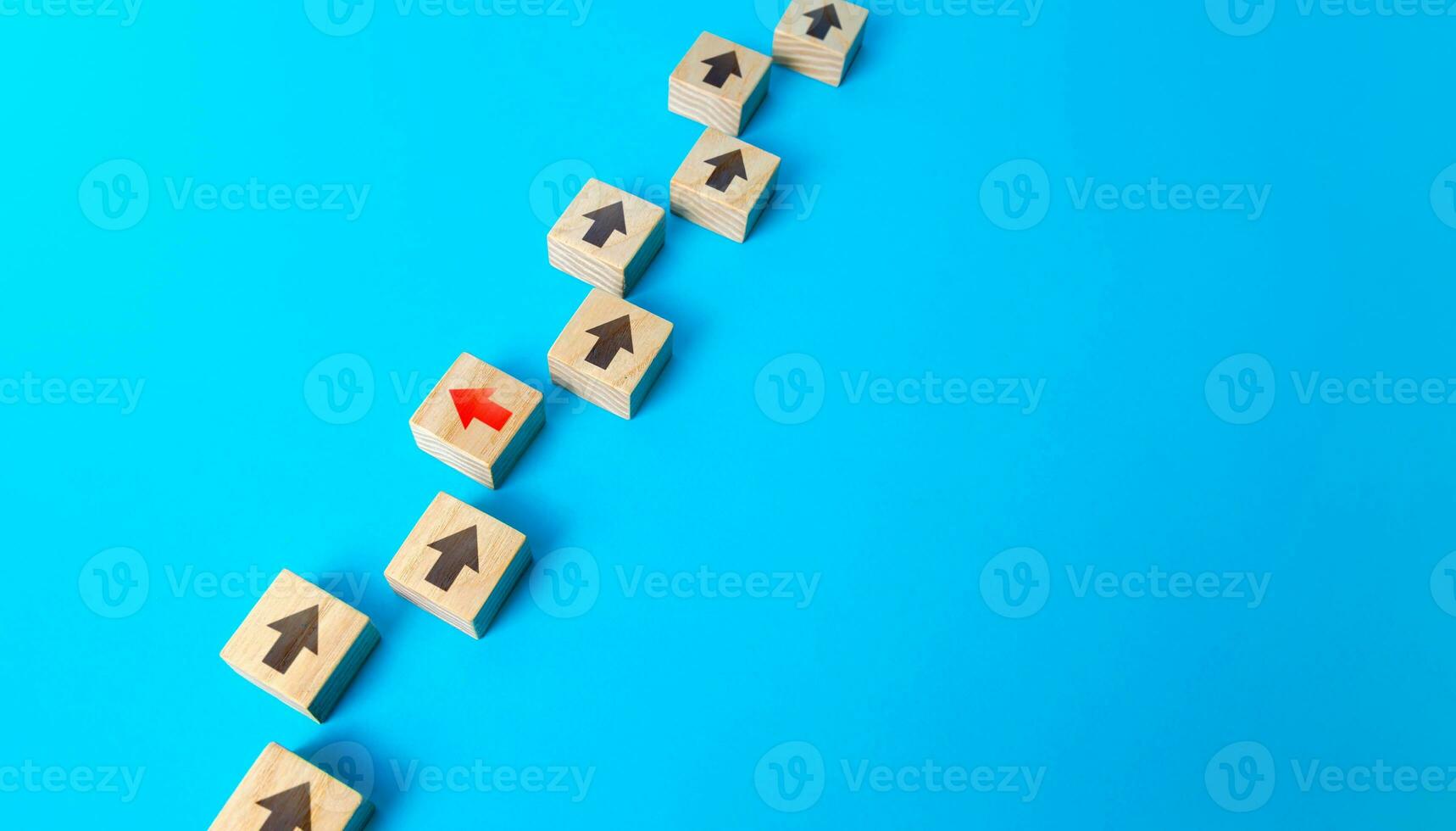 The arrow changes directions and leaves the chain. New strategies and solutions. Denial of conformism. Violation of integrity and order. Insecurity, breakdown, error. Treason and desertion. Discipline photo