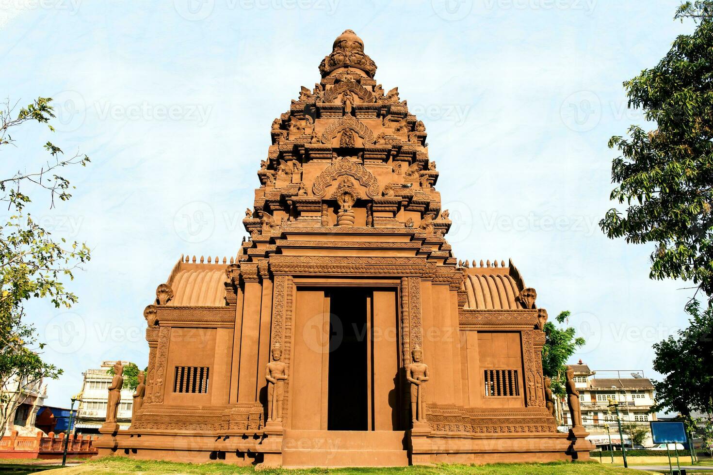 Historical Park It is the architecture of the former Khmer Empire with the ancient stone photo