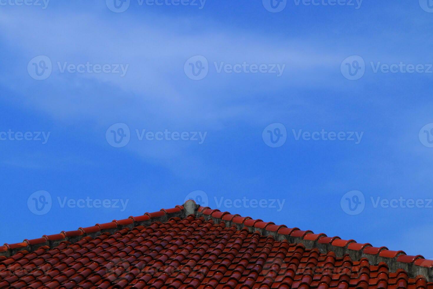 The roof of red tiles laid out photo