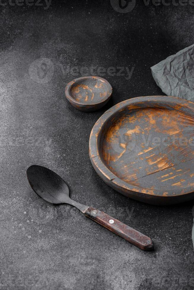 vacío de madera lámina, cuchillo, tenedor y corte tablero foto