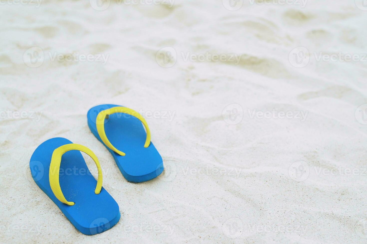 sea on the beach Footprint  people on the sand and slipper of feet in sandals shoes on beach sands background. travel holidays concept. photo
