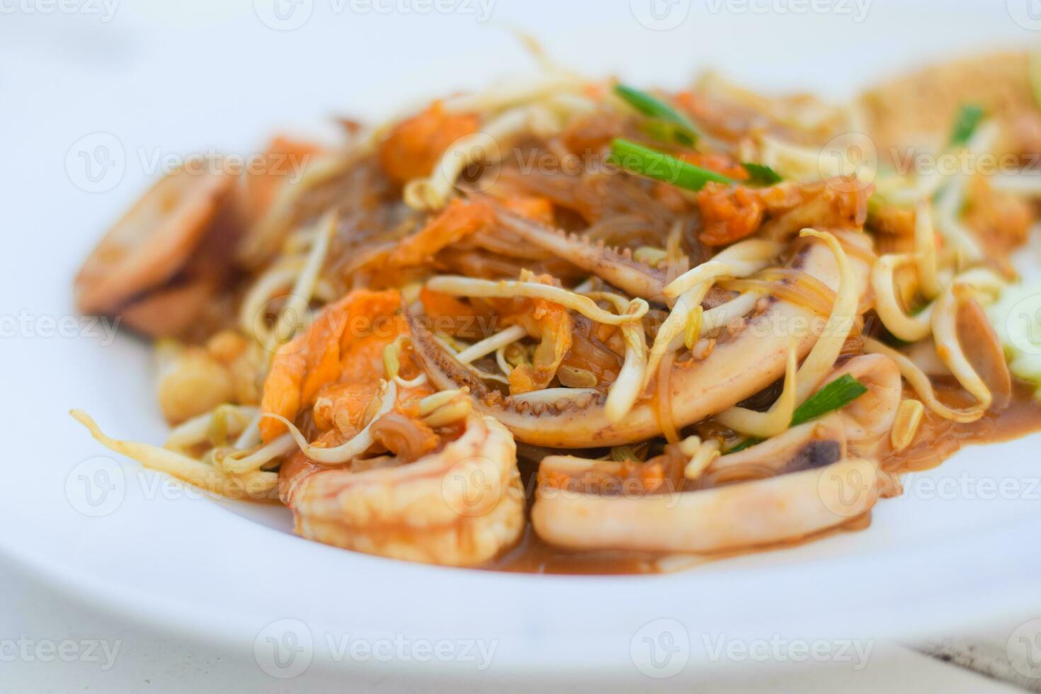 Thai stir-fried rice noodles with shrimp 24147126 Stock Photo at Vecteezy