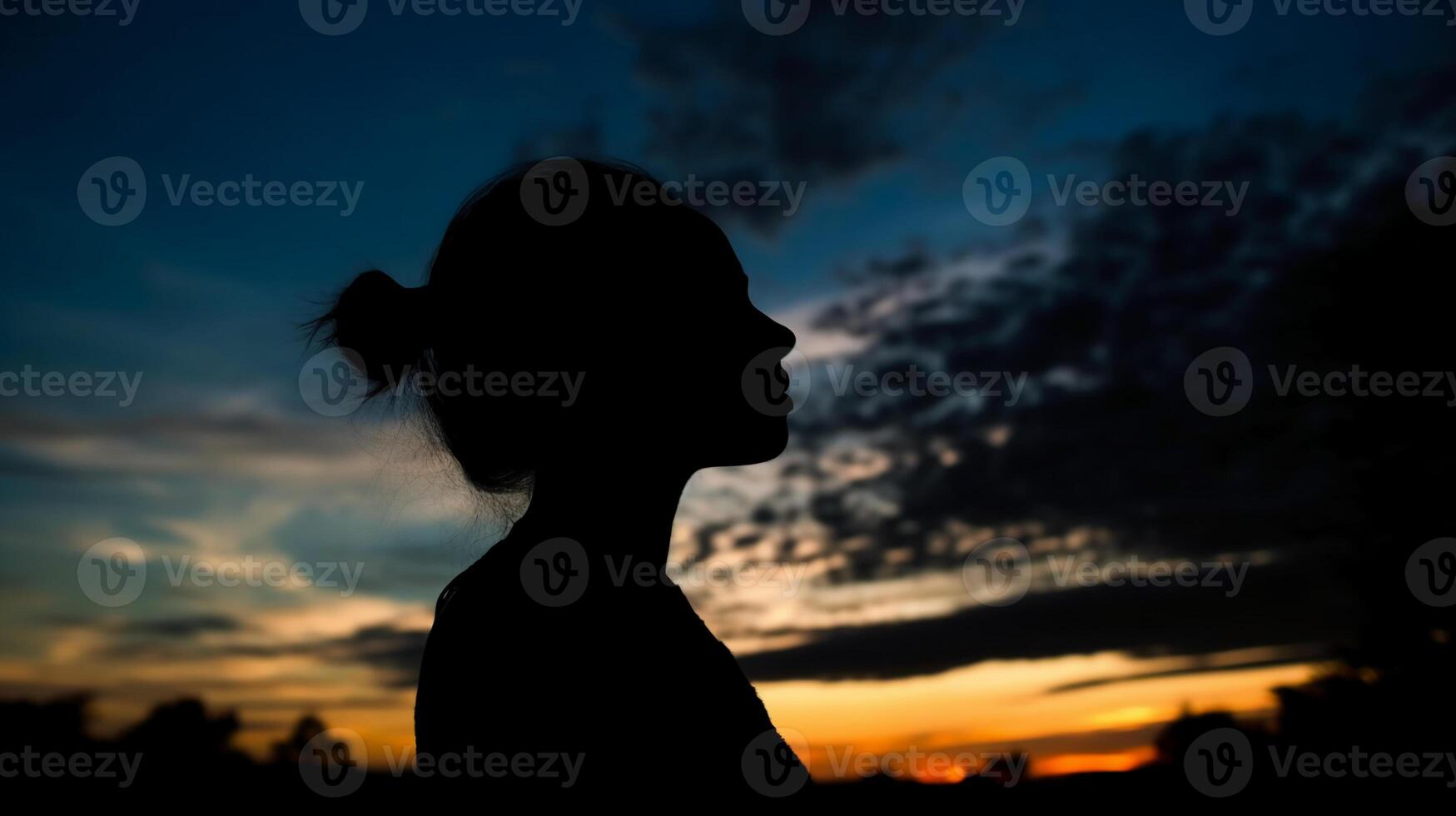 lado vista, silueta de el rostro, un persona, bajo ángulo, borroso Fresco amanecer cielo. ai generativo foto