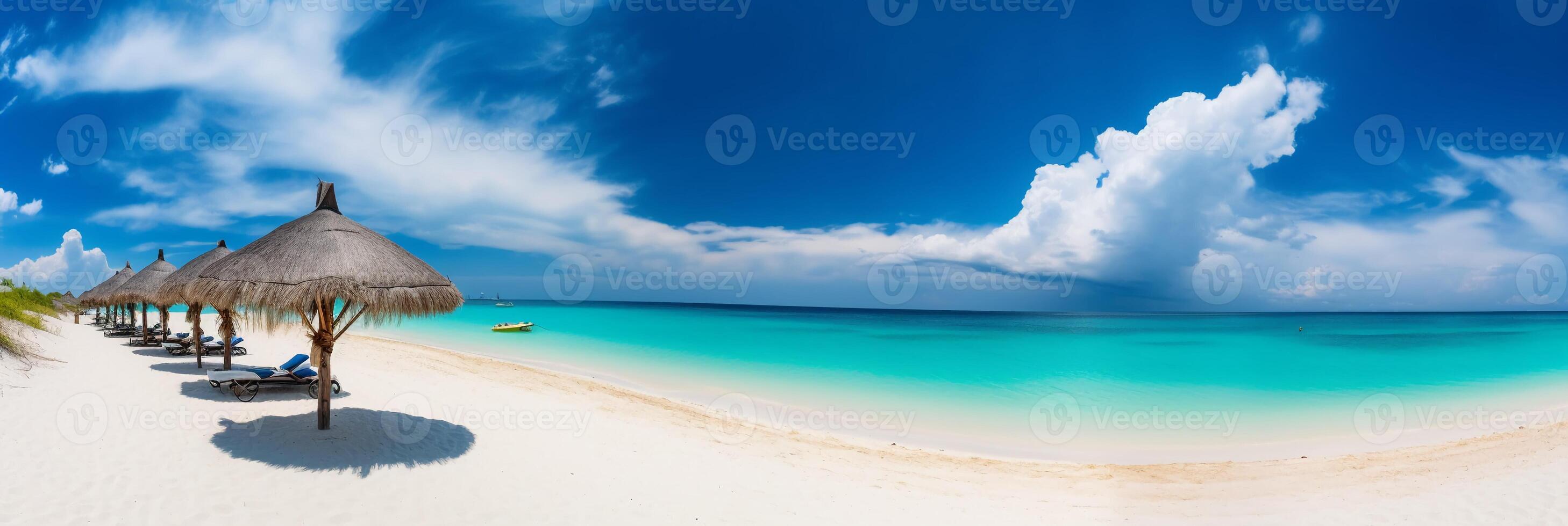 hermosa playa con blanco arena, turquesa Oceano y azul cielo con nubes en soleado día. verano tropical paisaje con verde palma arboles y Paja paraguas con vacío Copiar espacio. ai generativo foto