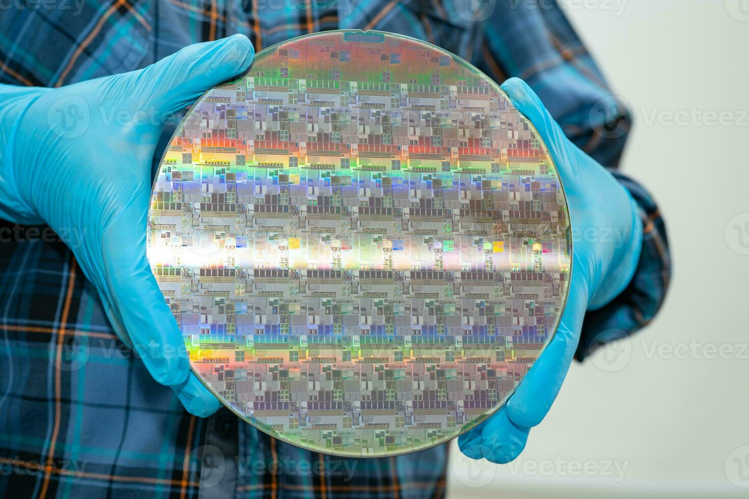 oblea de silicio para la fabricación de semiconductores de circuito integrado. foto