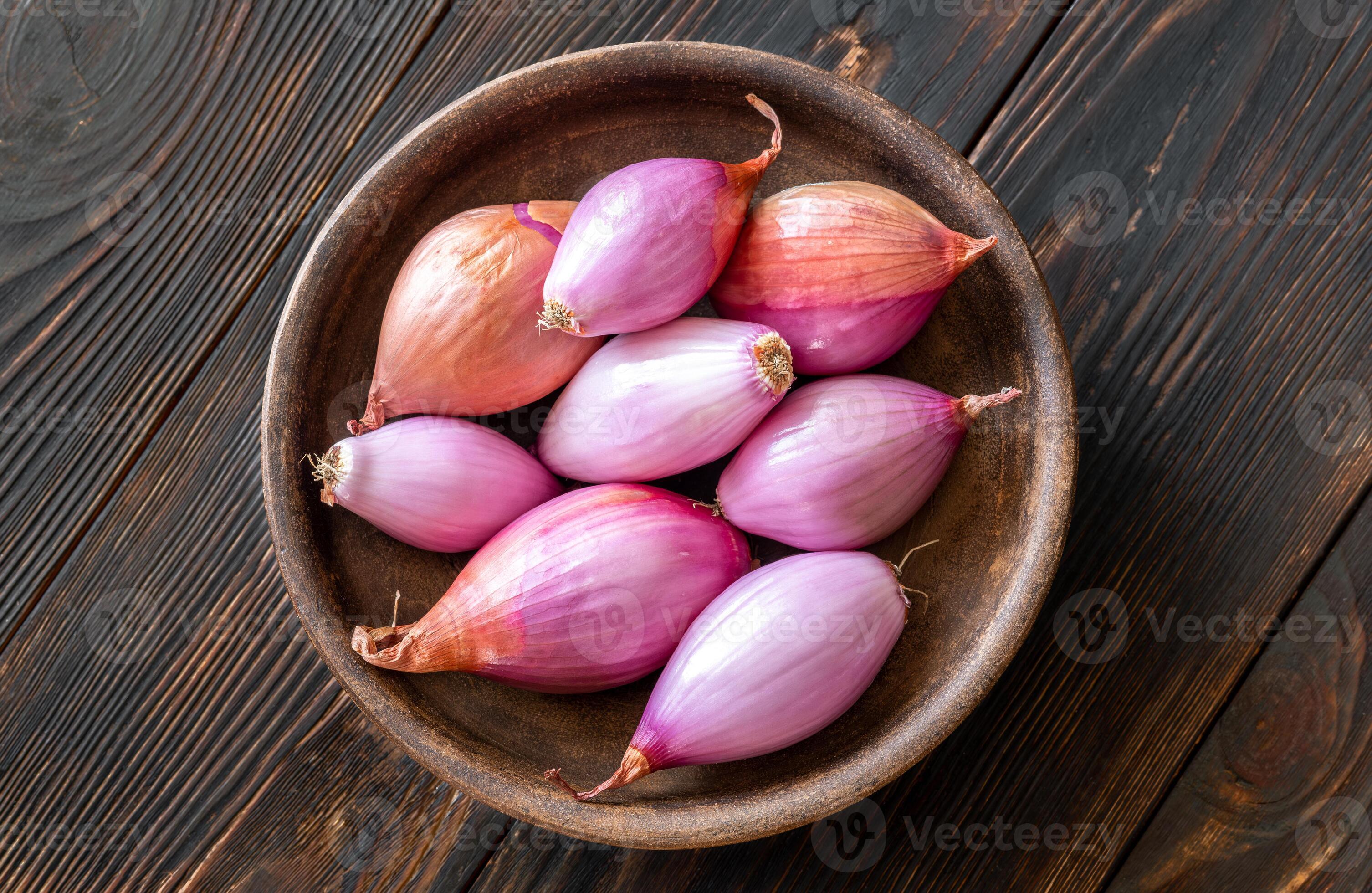 Bowl of shallots 24217370 Stock Photo at Vecteezy