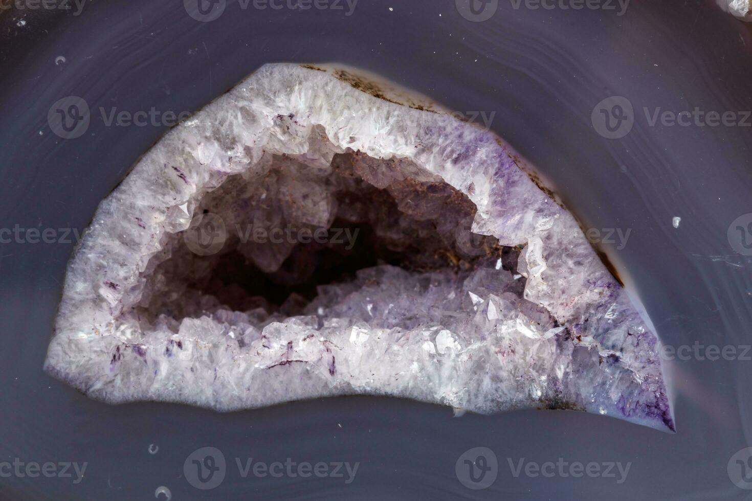 macro mineral Roca ágata raza un blanco antecedentes foto