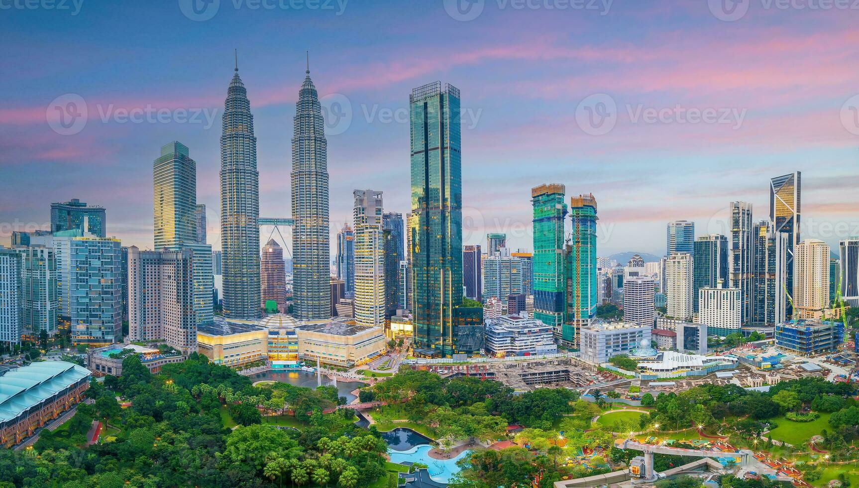 céntrico kuala lumpur ciudad horizonte, paisaje urbano de Malasia foto