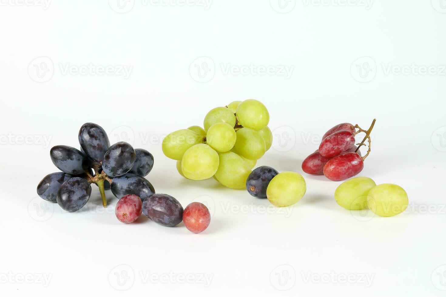 rojo verde negro uva manojo foto