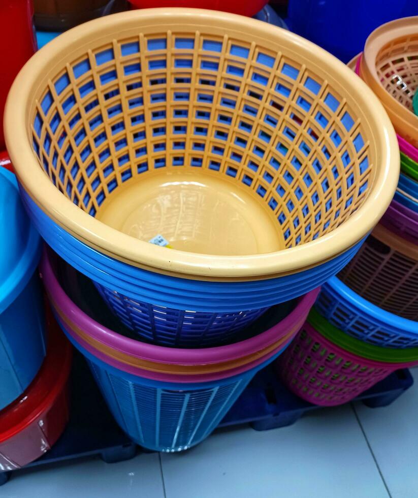 Multipurpose round plastic  baskets fruit and vegtable,empty colorful kitcken design pettern plain baskets photo
