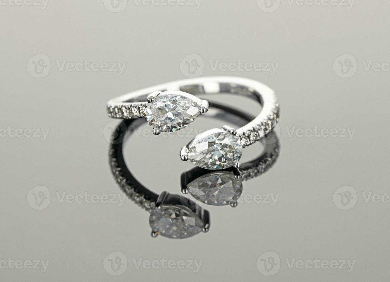 Engagement Gold Ring With Luxury Diamond photo