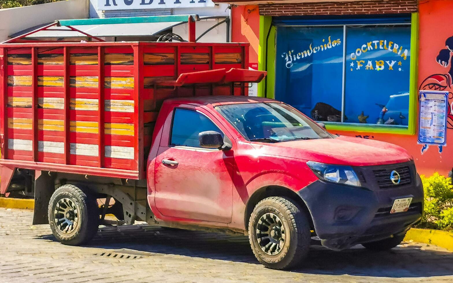 puerto escondido oaxaca mexico 2023 mexicano entrega recoger camión coche 4x4 fuera del camino vehículos México. foto