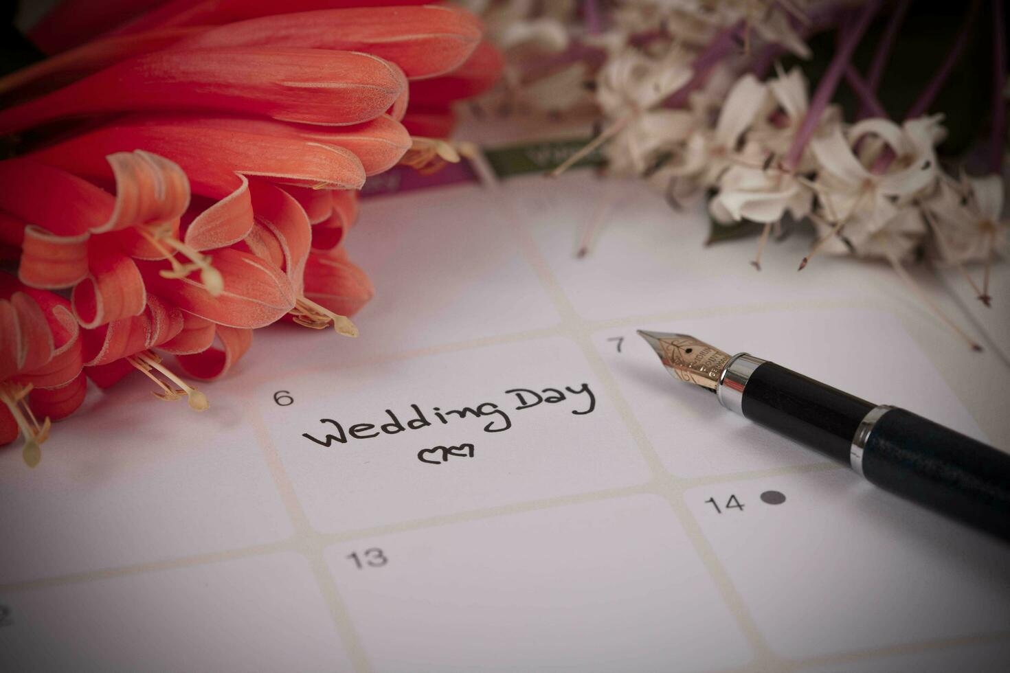 Reminder Wedding day in calendar planning and fountain photo