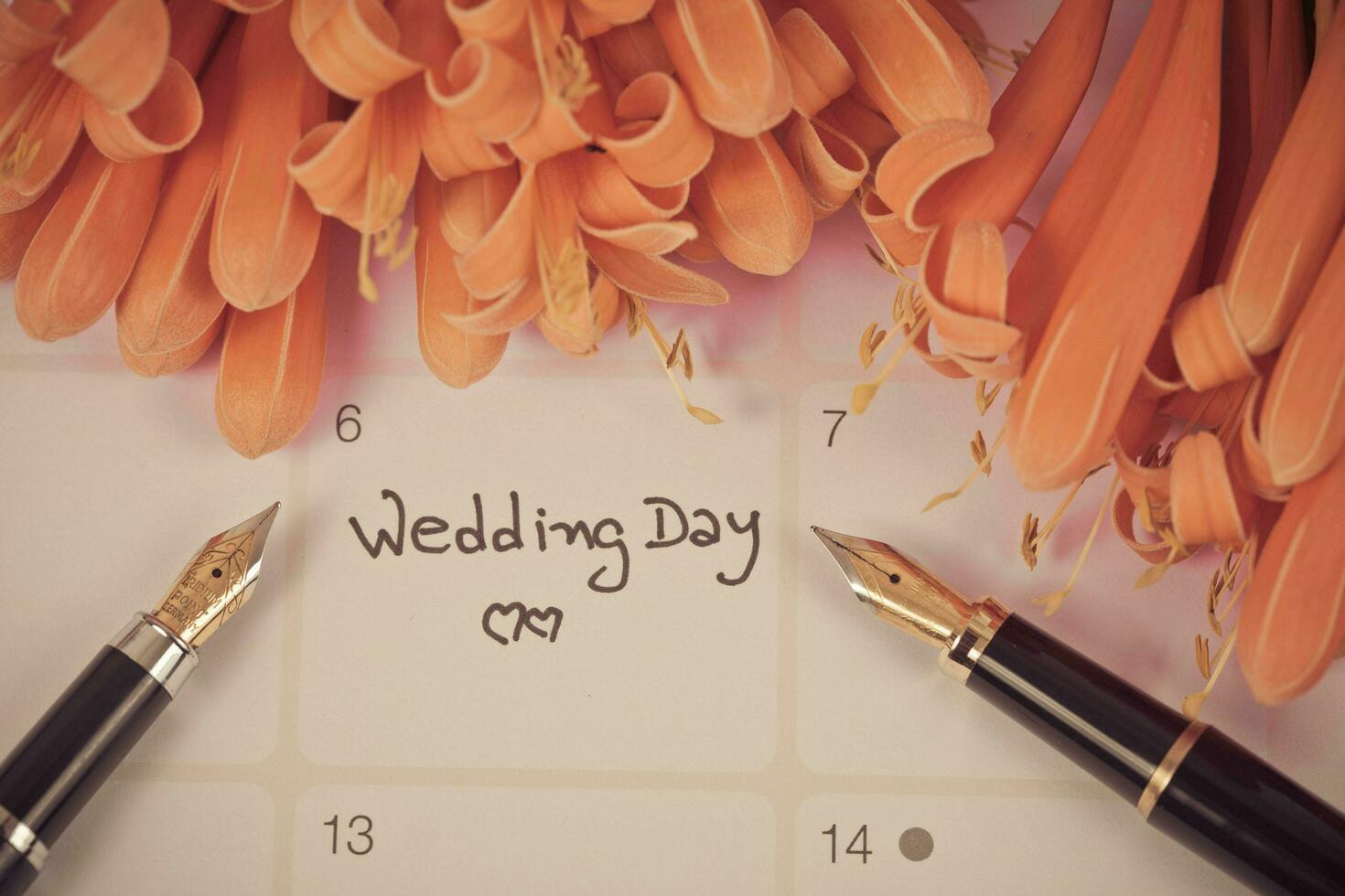 Reminder Wedding day in calendar planning and fountain photo