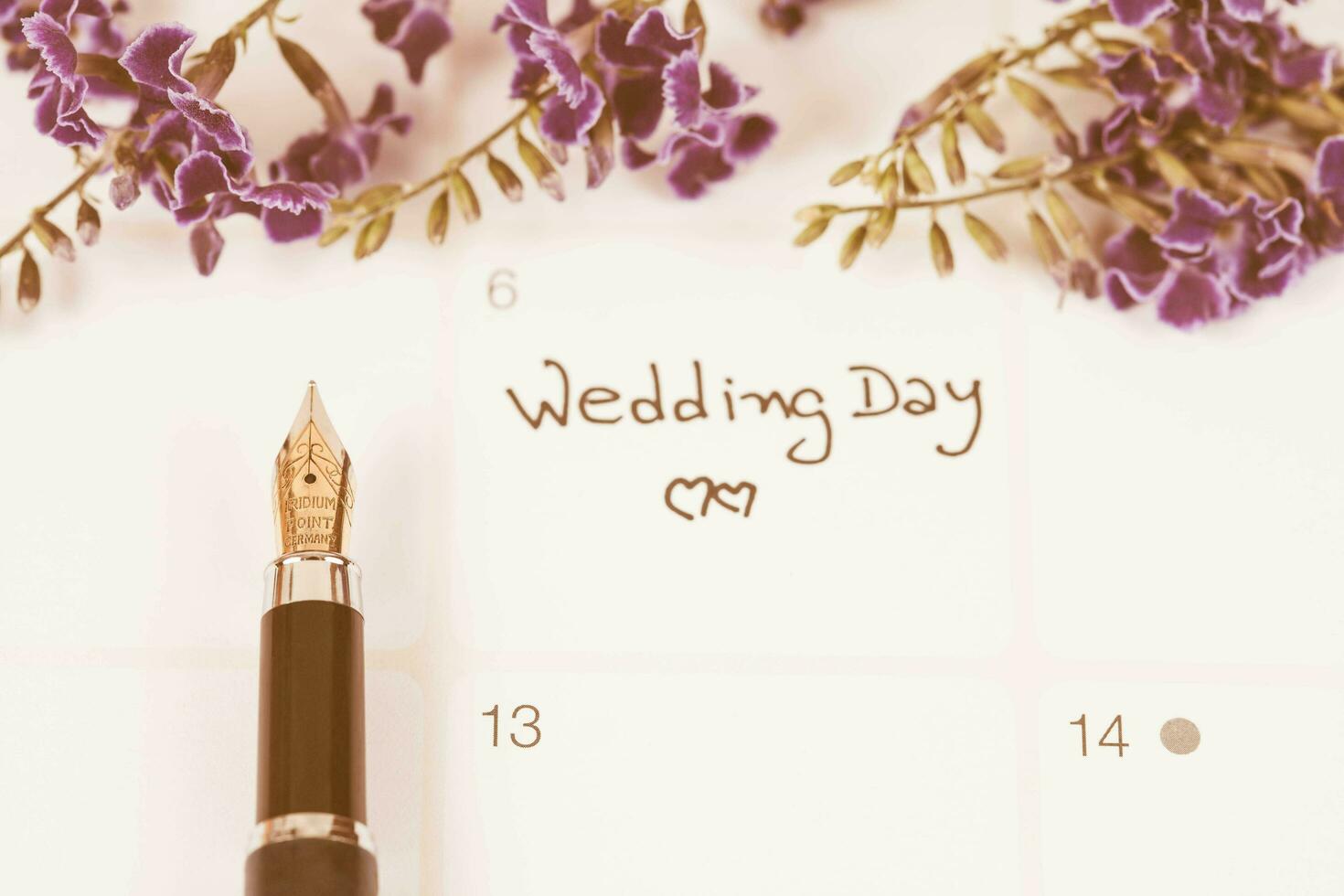 Reminder Wedding day in calendar planning and fountain photo