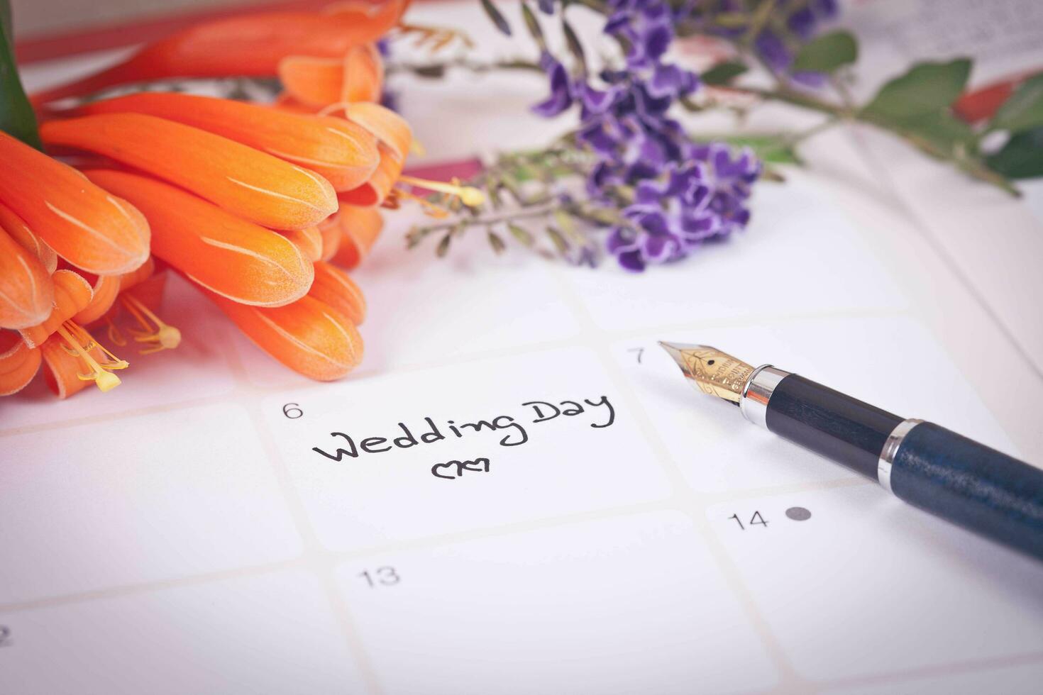 Reminder Wedding day in calendar planning and fountain photo