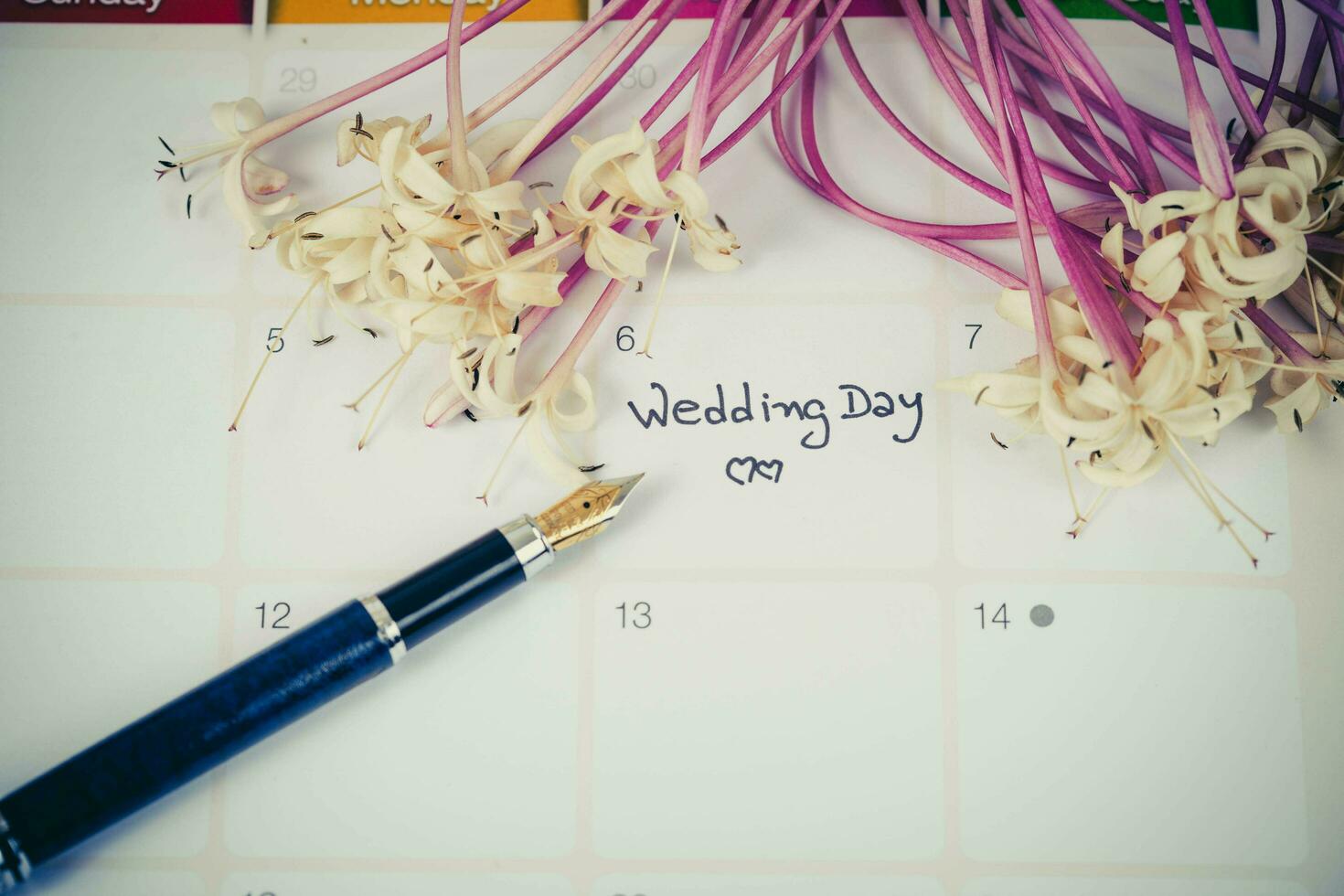 Reminder Wedding day in calendar planning and fountain photo