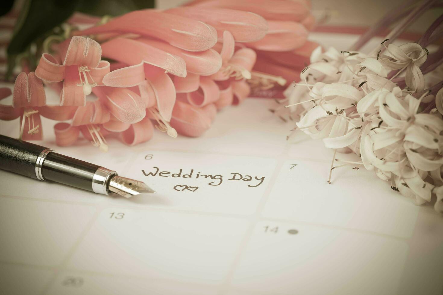 Reminder Wedding day in calendar planning and fountain photo