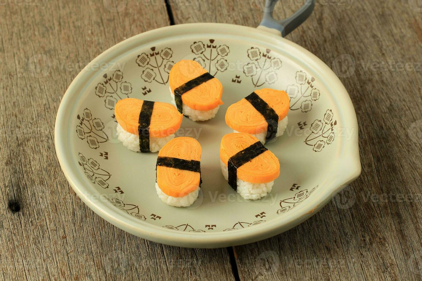 Tamako huevo rodar Sushi foto