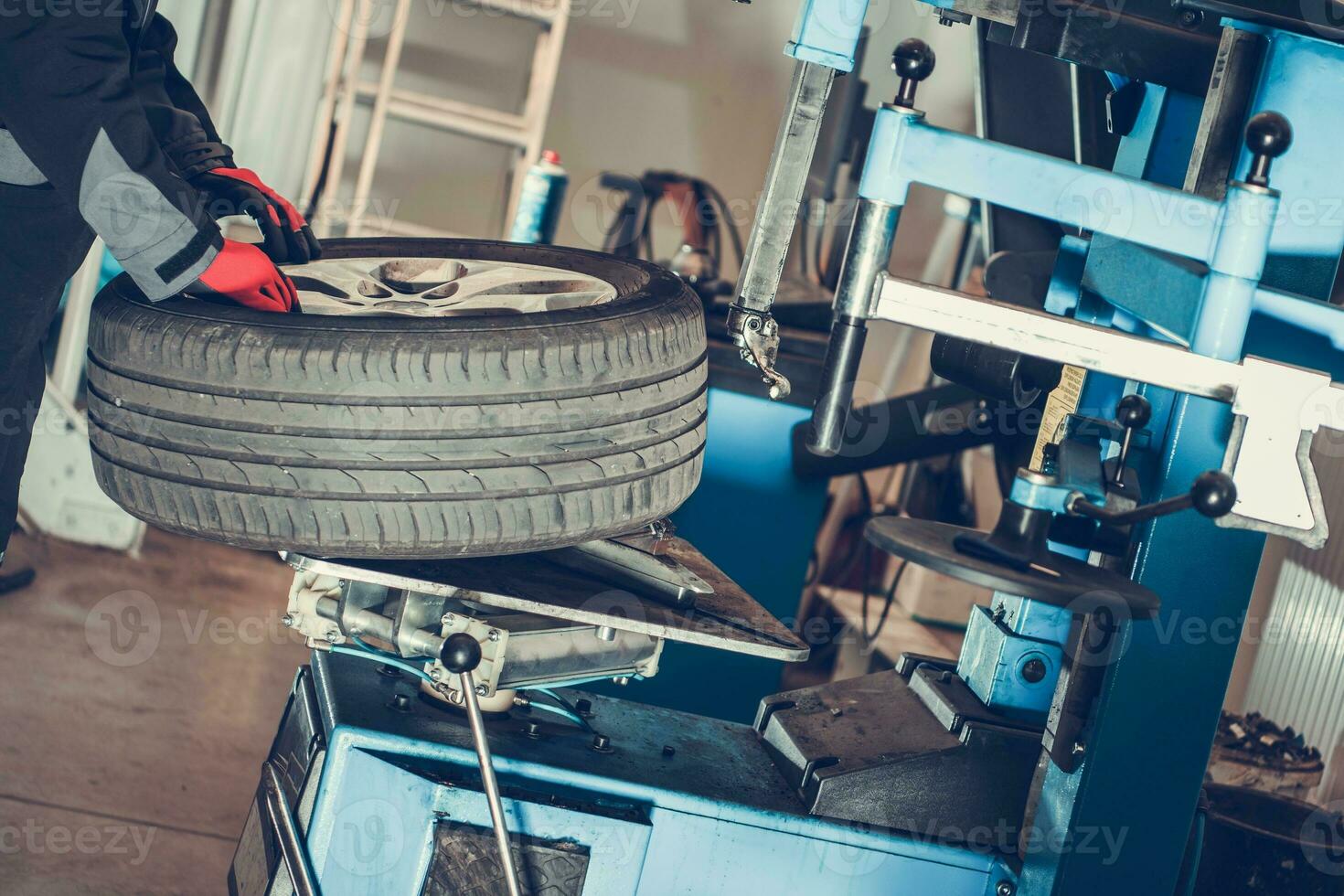 Car Wheels Maintenance photo
