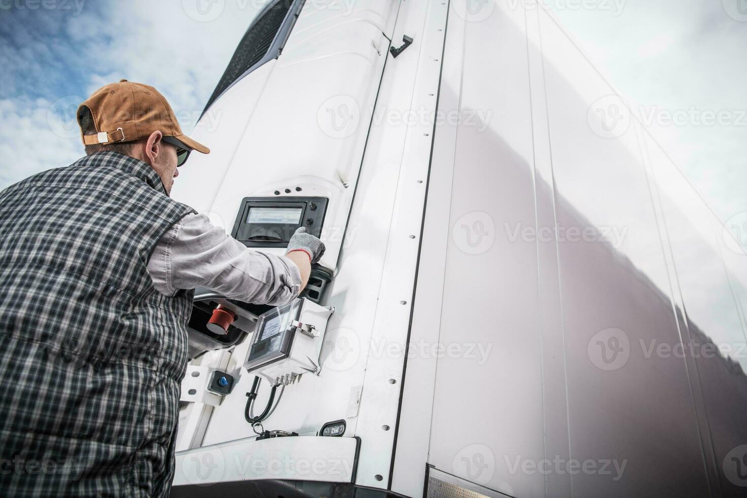 Refrigerated Semitrailer Cargo photo