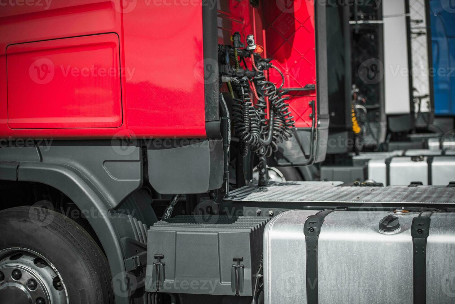 Pre Owned Semi Truck Tractor For Sale photo