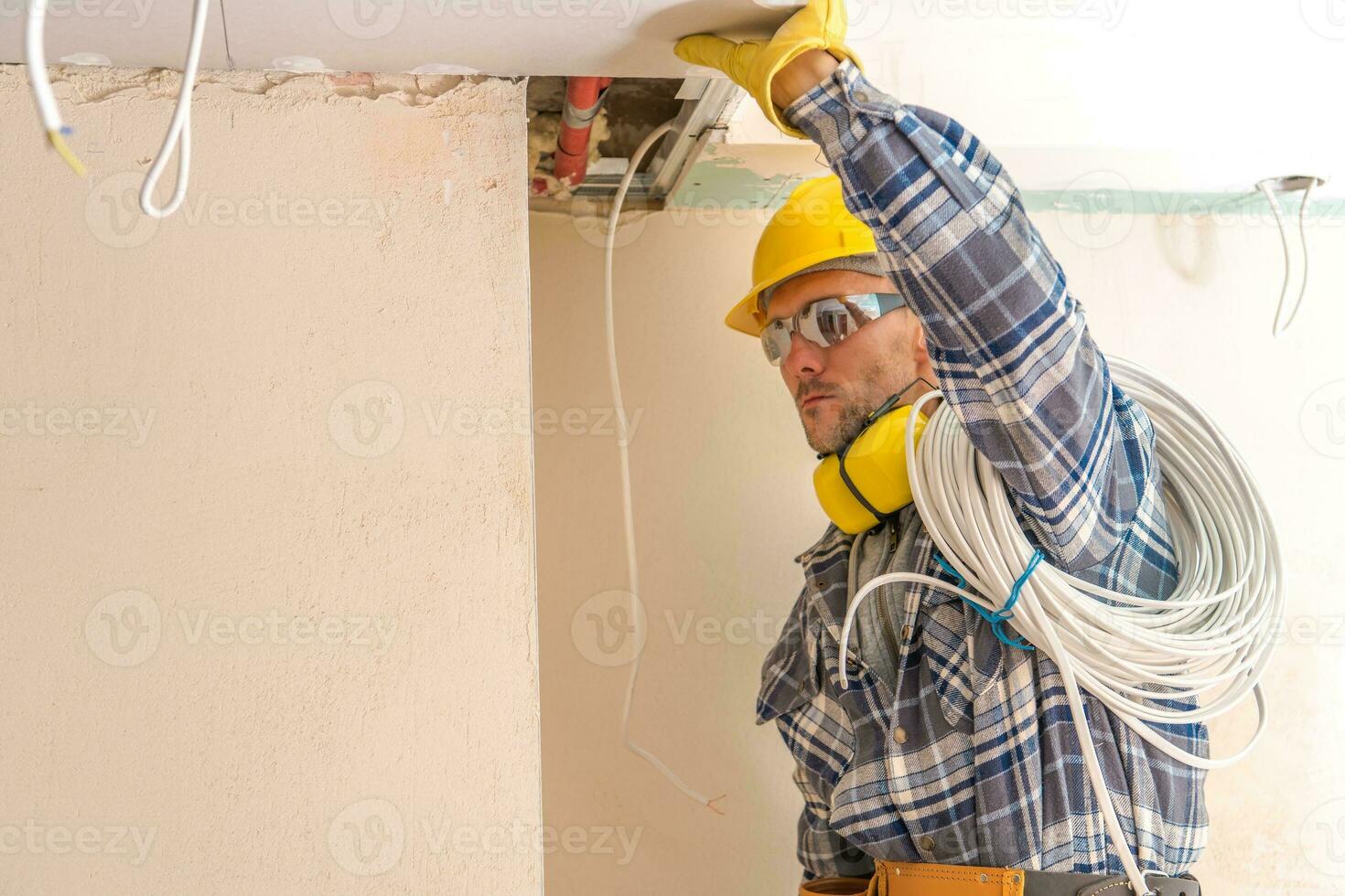 Electric Cables Installer photo