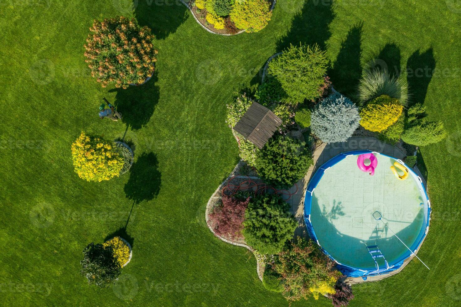 patio interior jardín con nadando piscina aéreo ver foto