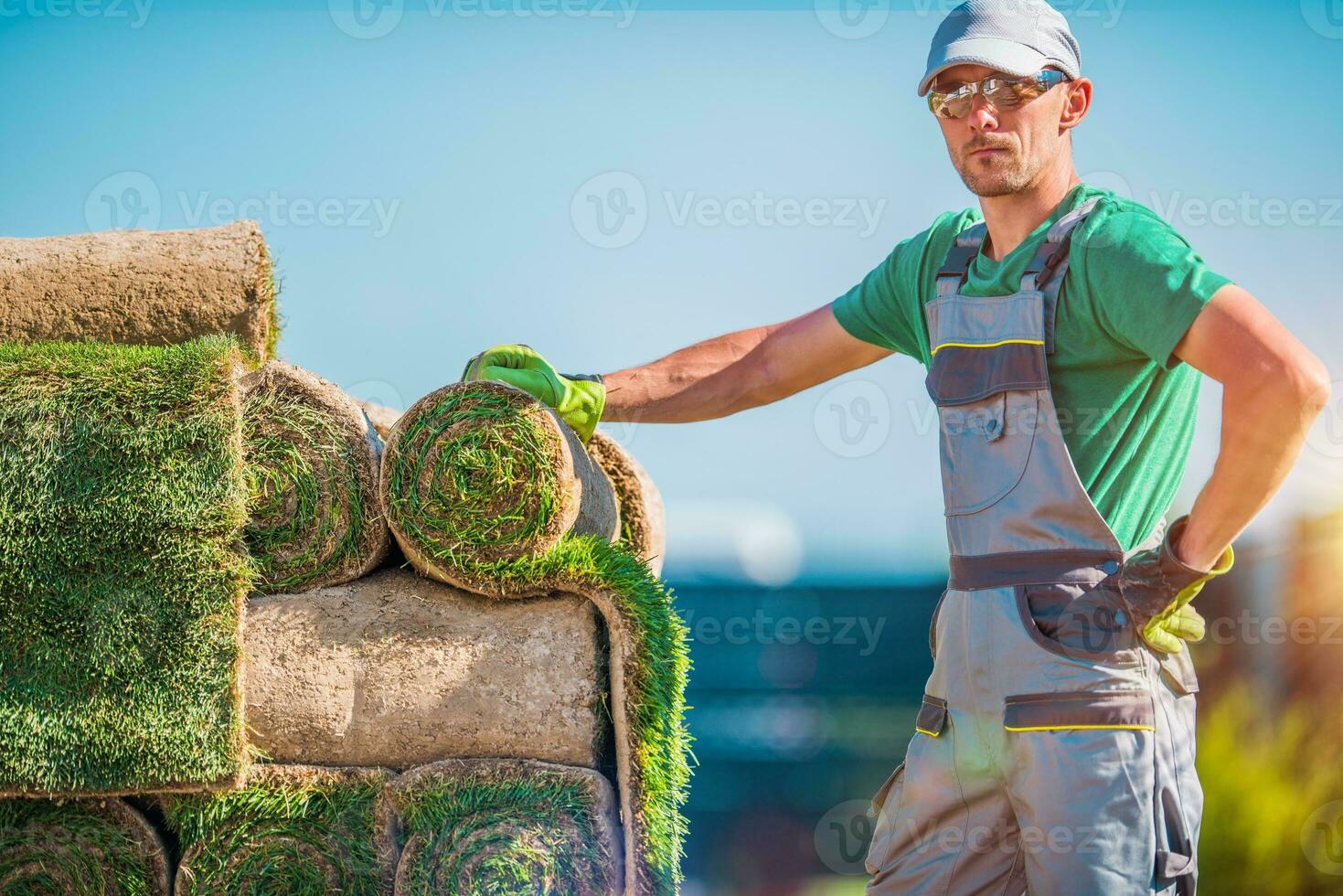 Natural Grass Turfs Installer photo