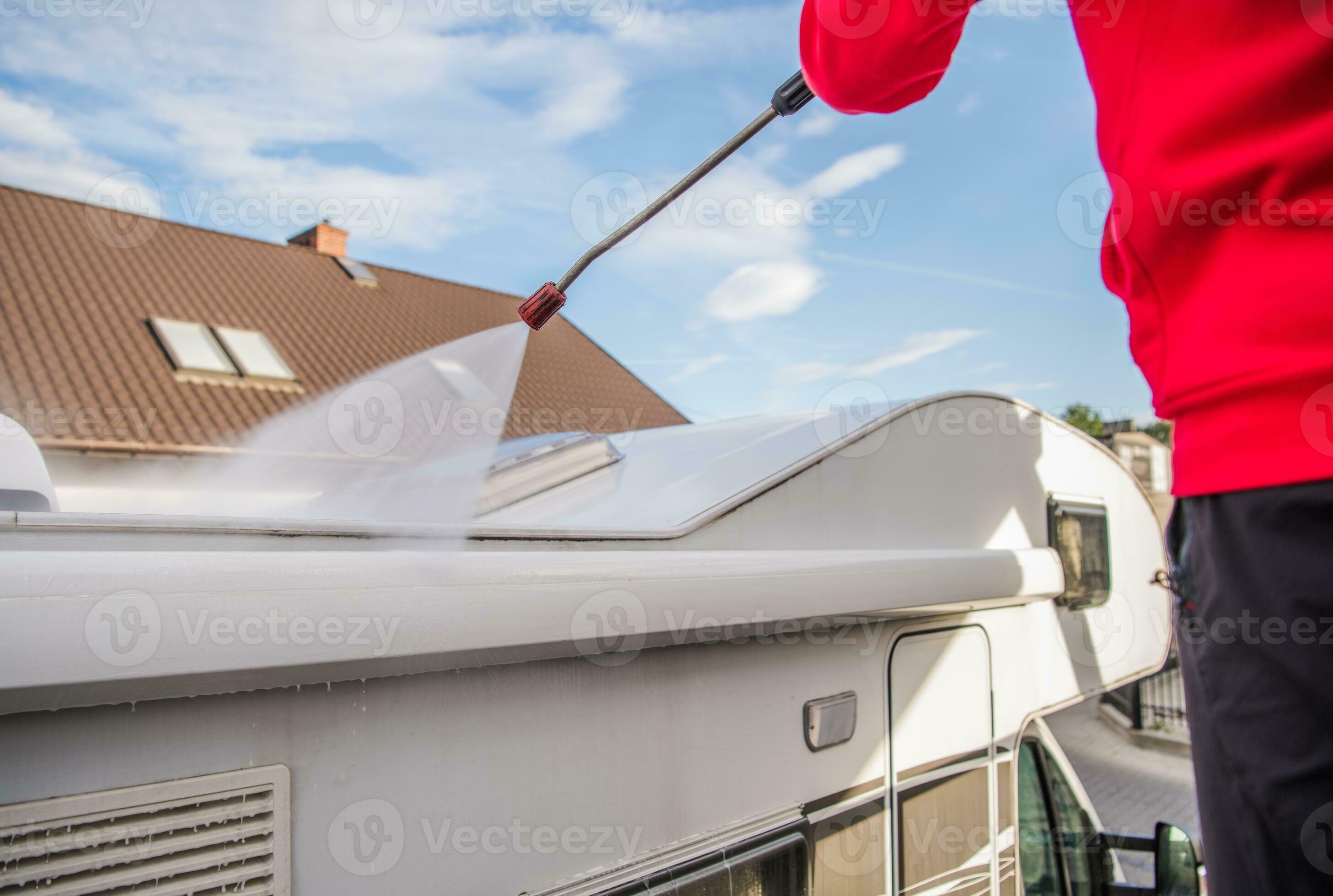Power RV Roof Washing 24532487 Stock Photo at Vecteezy