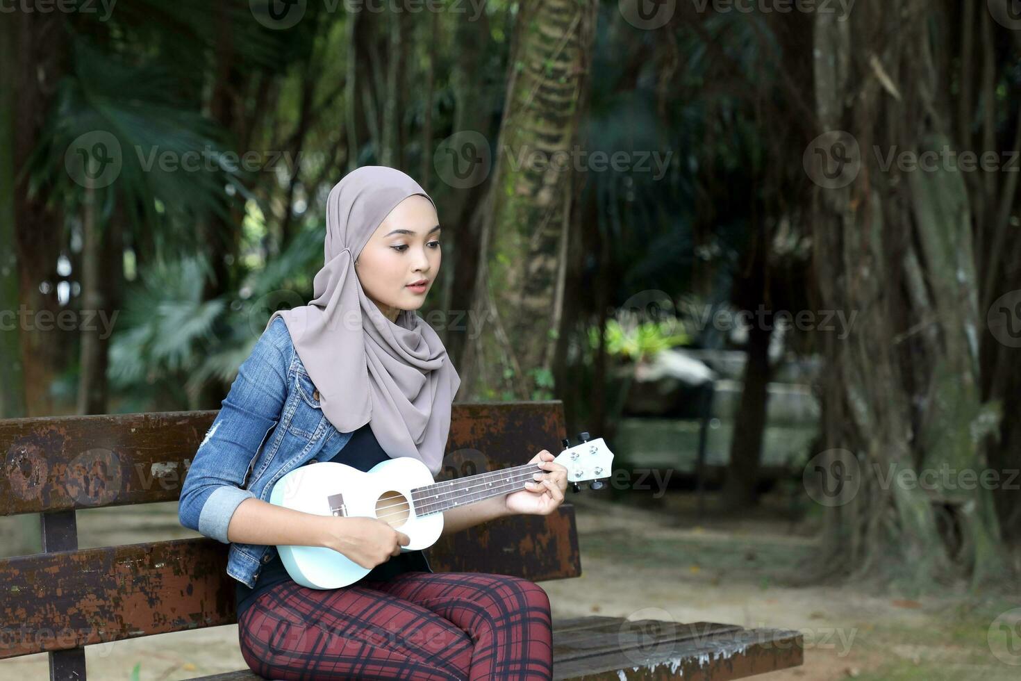 joven asiático diferente étnico malayo chino hombre mujer actividad estilo de vida estudiante educando trabajo negocio foto
