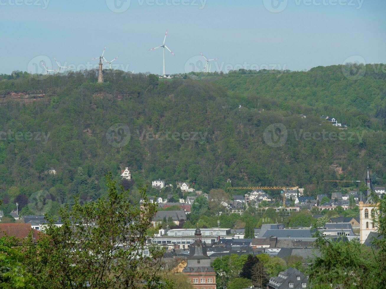 el antiguo ciudad de trier a el Mosela río en Alemania foto