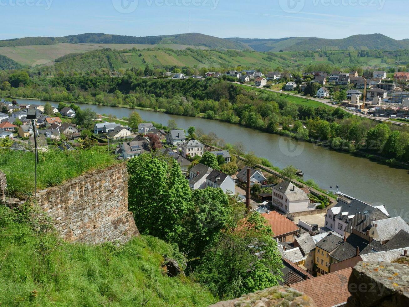 el pequeño ciudad de saarburg a el Sarre río en Alemania foto