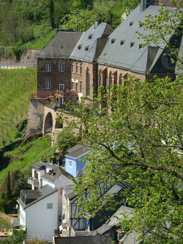 el pequeño ciudad de saarburg a el Sarre río en Alemania foto