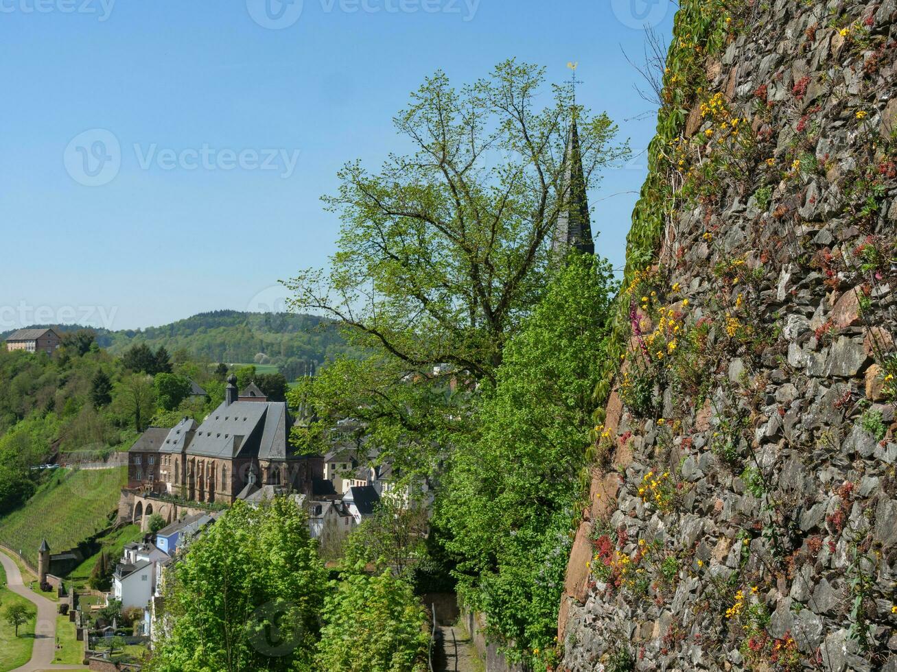 el pequeño ciudad de saarburg a el Sarre río en Alemania foto