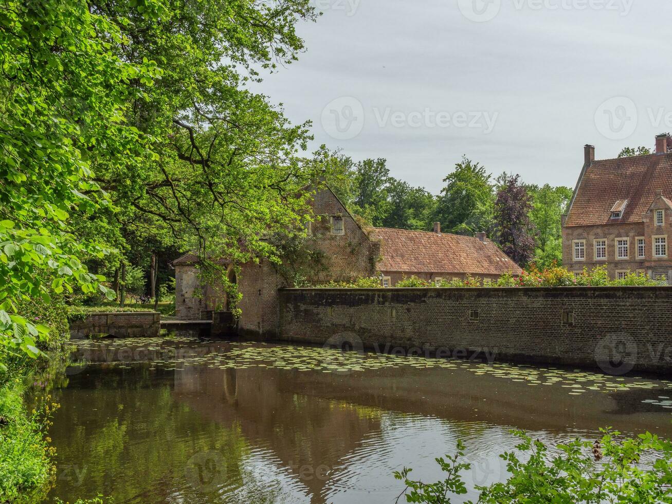 the castle of Wellbergen in Westphalia photo