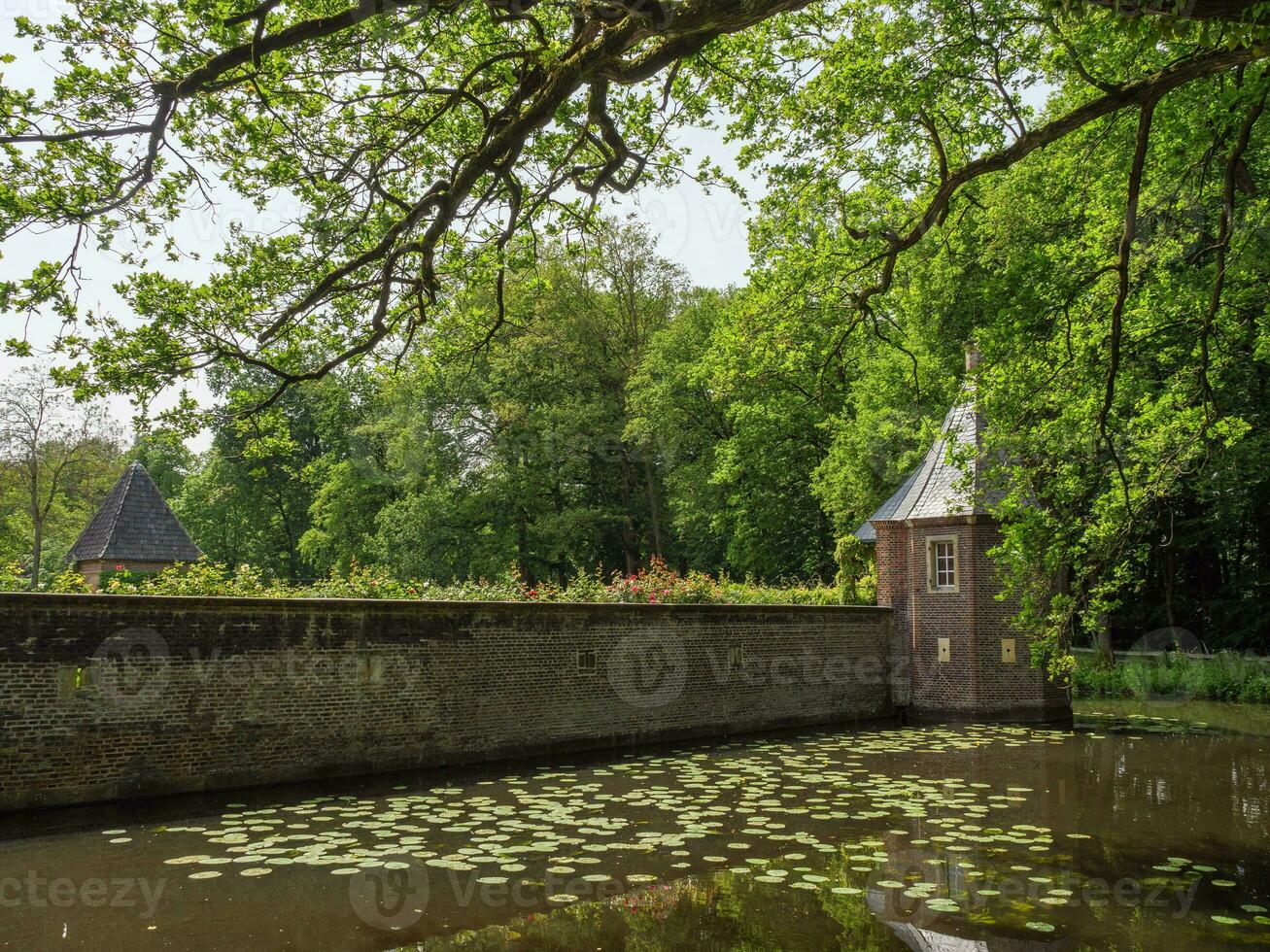 the castle of Wellbergen in Westphalia photo