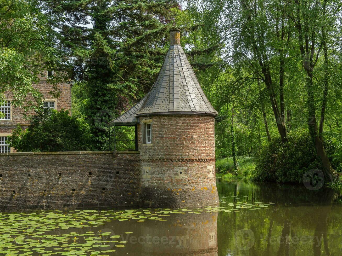 the castle of Wellbergen in Westphalia photo