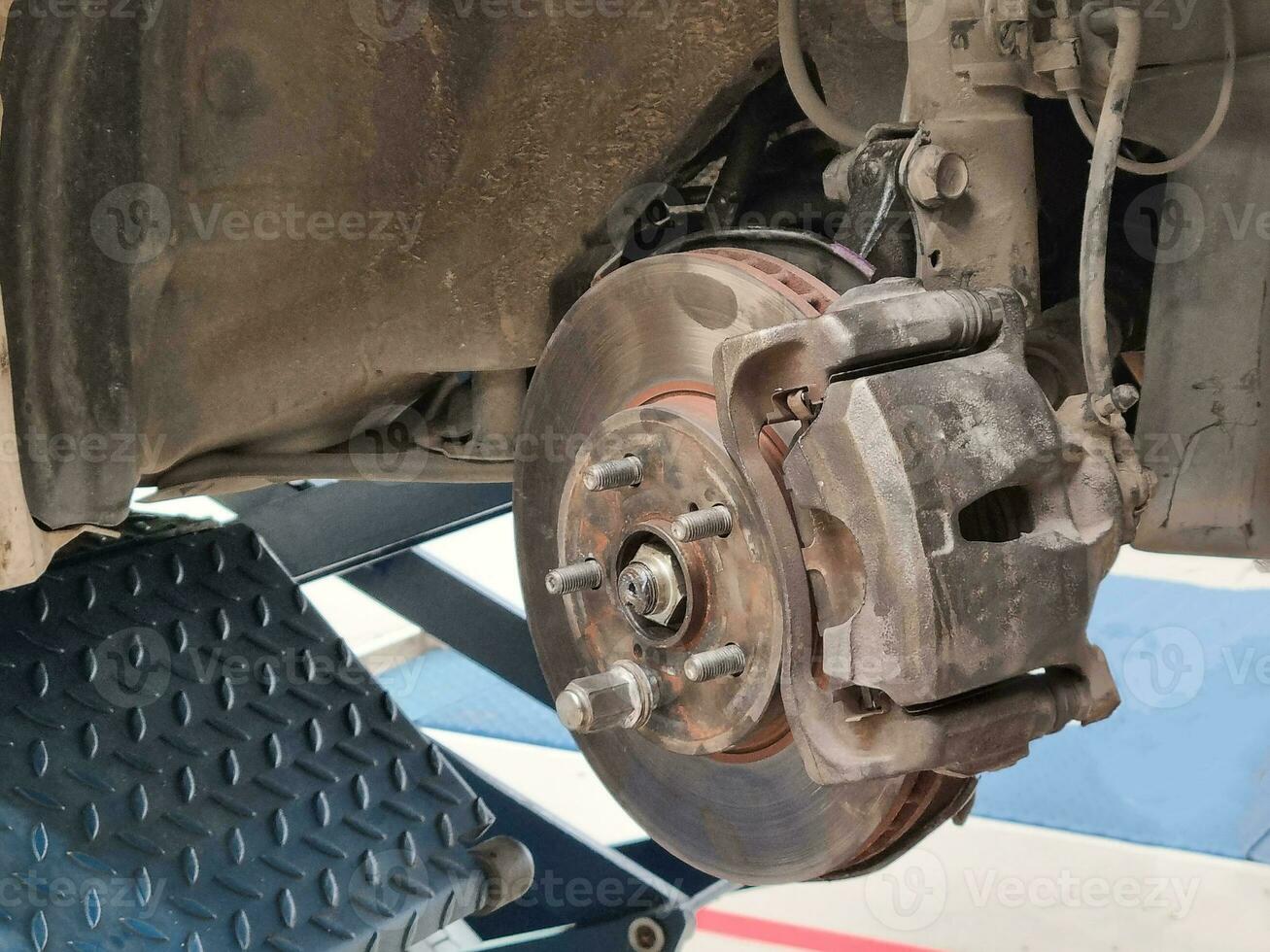 maintenance of a car's braking system disc brakes photo