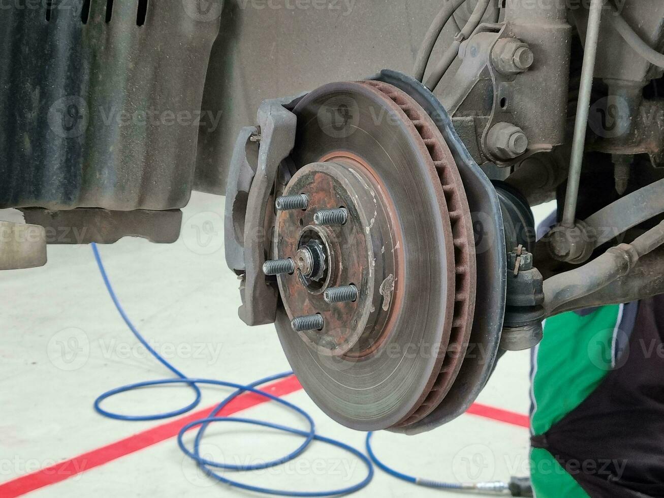 maintenance of car braking system disc brakes photo