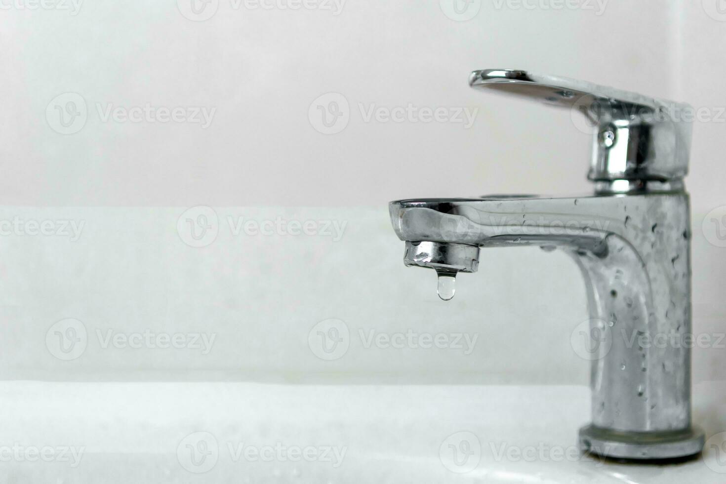 faucet dripping water not turn off the  water photo