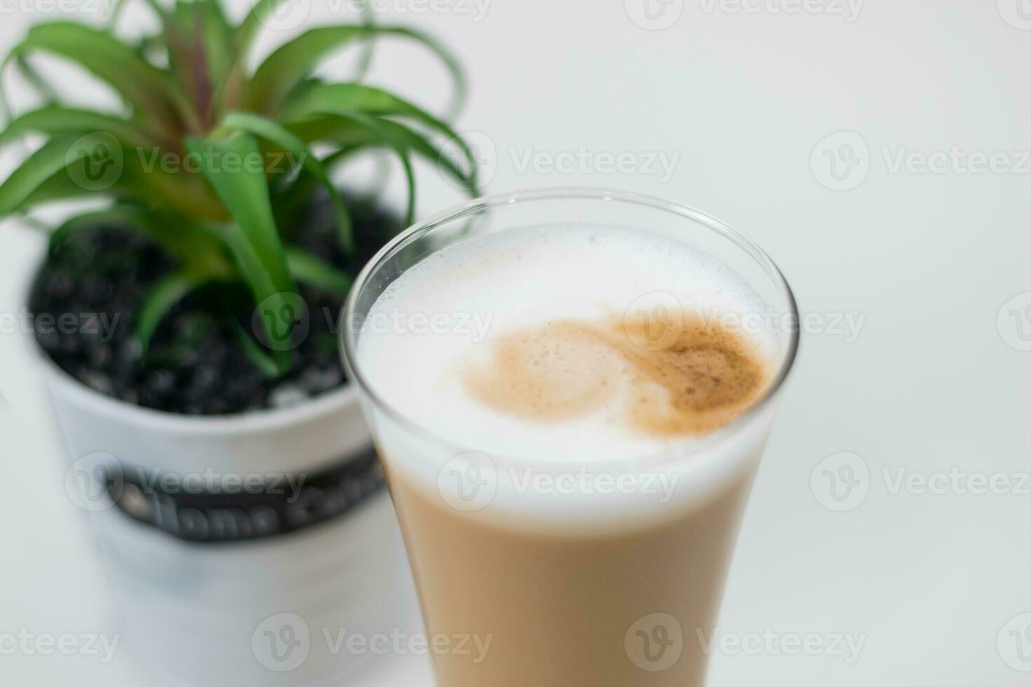 café latté Leche espuma el caliente bebida foto