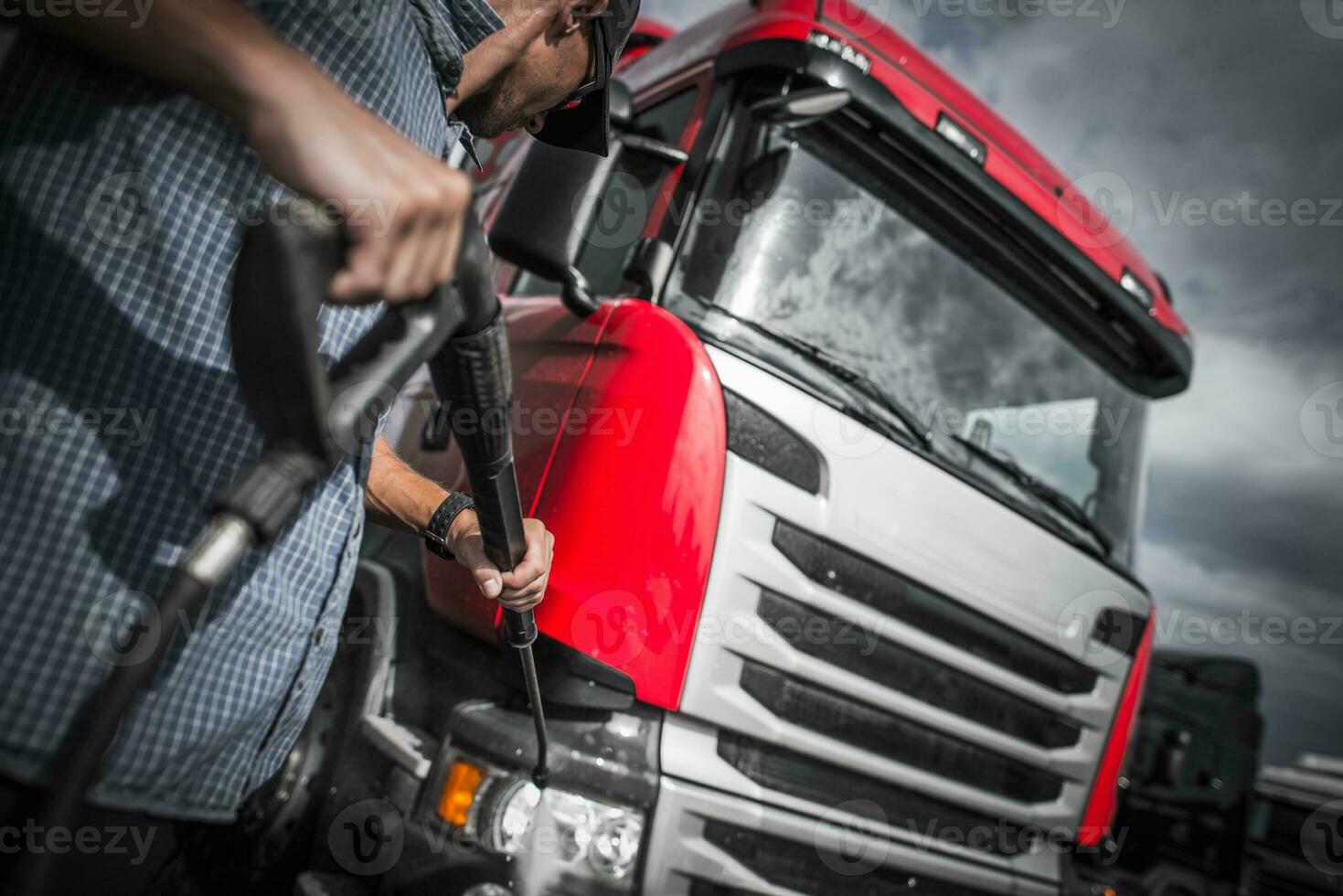 Detailer Truck Washing photo