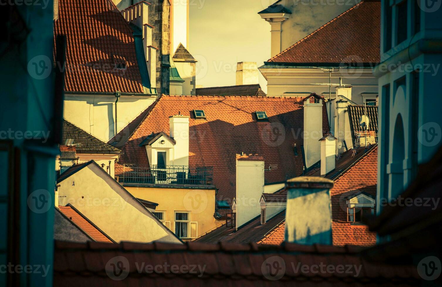 tejados de la ciudad europea foto