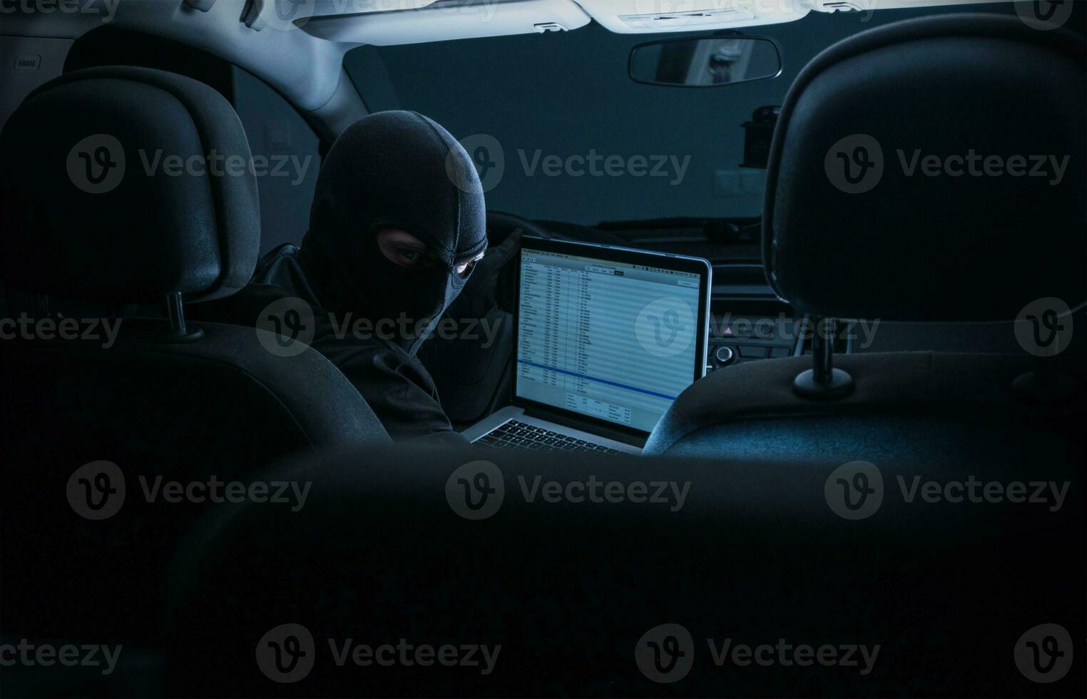 Hacking Inner Car Systems photo