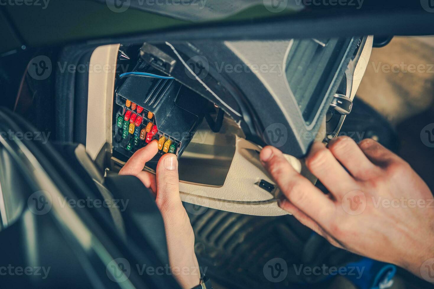 Checking Car Fuses 24628453 Stock Photo at Vecteezy