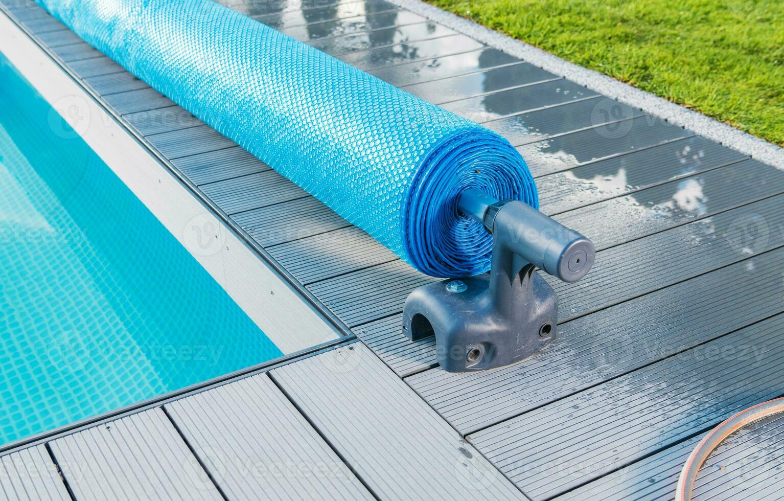 Manual Swimming Pool Solar Blanket Cover Roller 24629163 Stock Photo at  Vecteezy